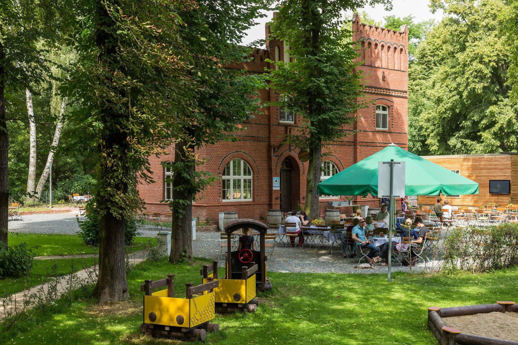 Hotel Landhaus Dessau Exterior foto